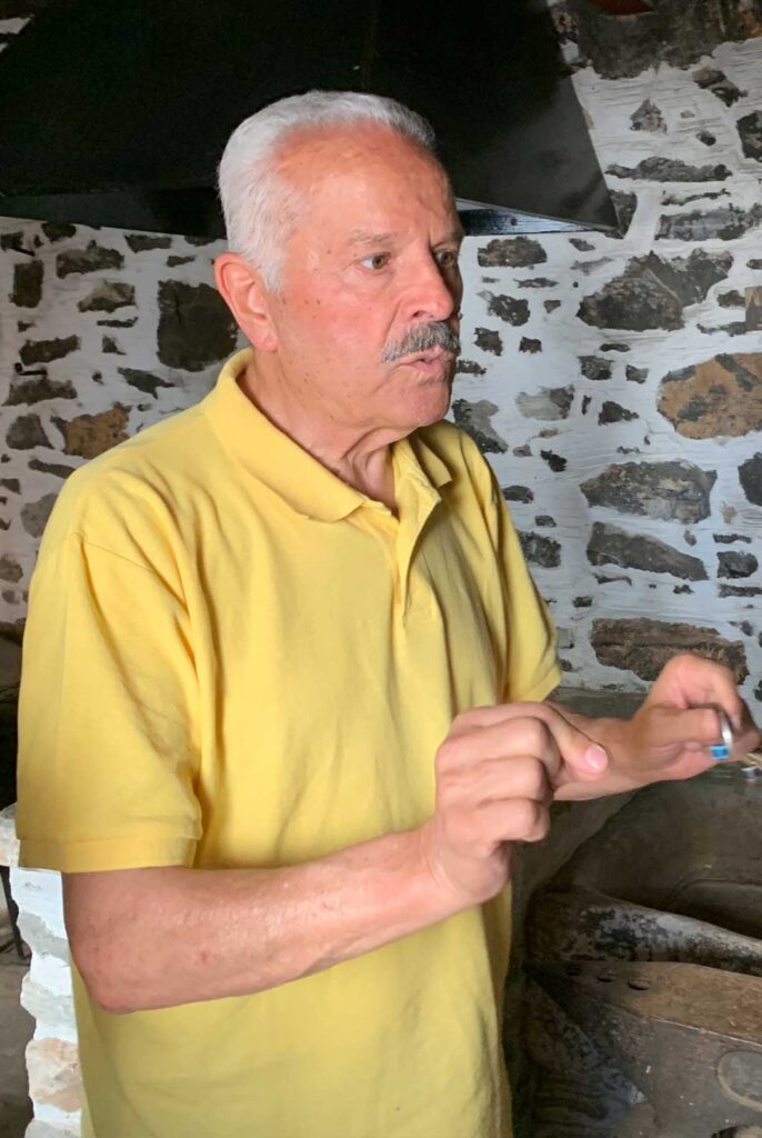 Νικόλας Μουστάκης – Συνοικία Φασολά